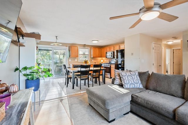 33 Samuel Court, Cranston, RI 02920