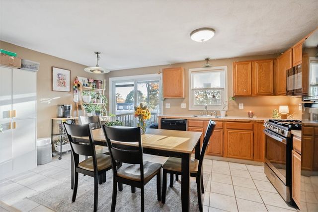 33 Samuel Court, Cranston, RI 02920