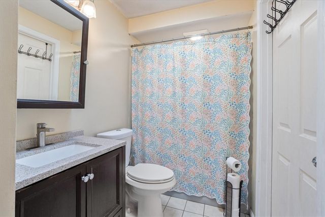 33 Samuel Court, Cranston, RI 02920