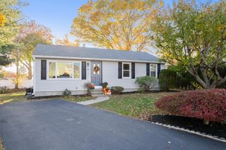 33 Samuel Court, Cranston, RI 02920