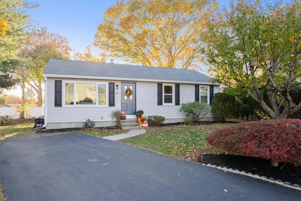 33 Samuel Court, Cranston, RI 02920