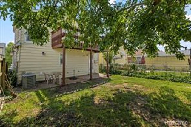2104 11th Street, Wyandotte, MI 48192