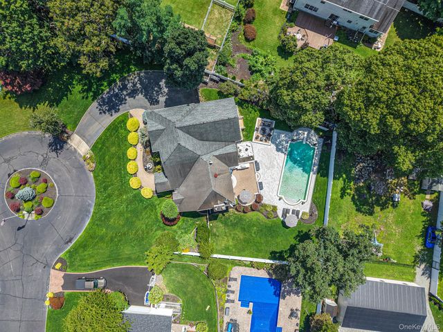 2 Hamilton Place, Lake Grove, NY 11755