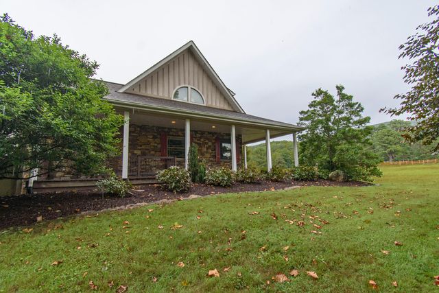 7083 Foxfire RD, Catawba, VA 24070