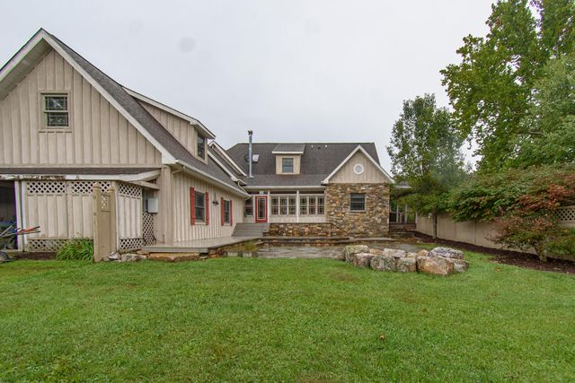 7083 Foxfire RD, Catawba, VA 24070