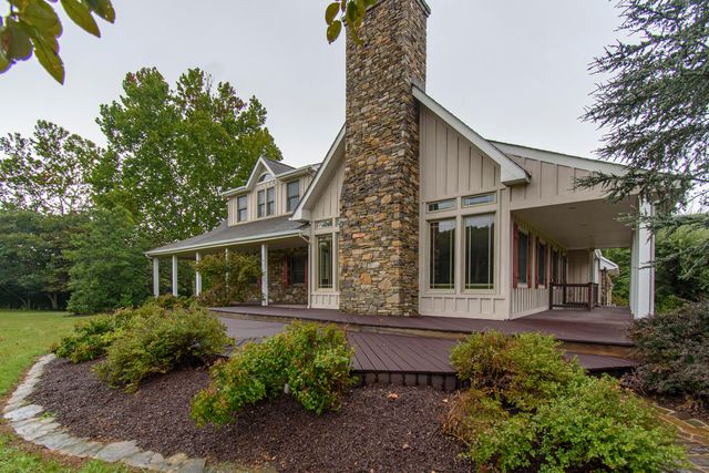 7083 Foxfire RD, Catawba, VA 24070