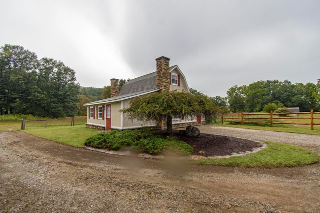 7083 Foxfire RD, Catawba, VA 24070
