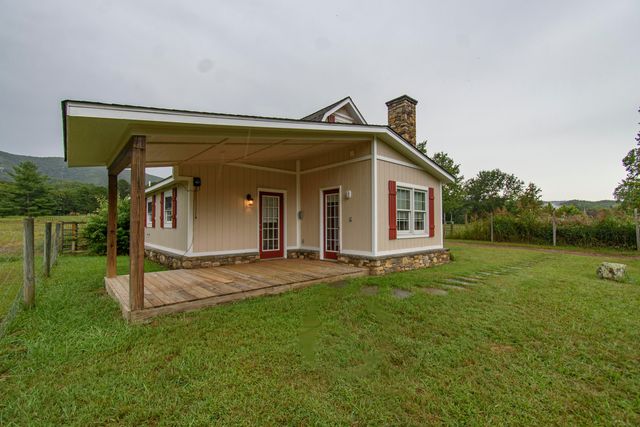 7083 Foxfire RD, Catawba, VA 24070