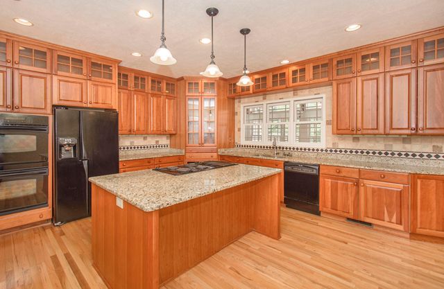 7083 Foxfire RD, Catawba, VA 24070