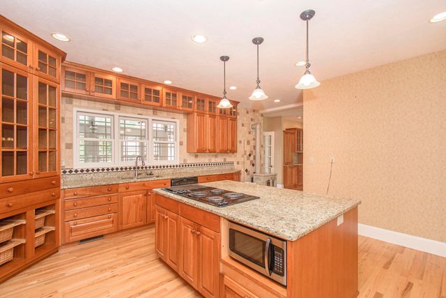 7083 Foxfire RD, Catawba, VA 24070