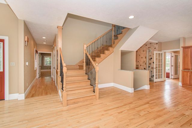 7083 Foxfire RD, Catawba, VA 24070