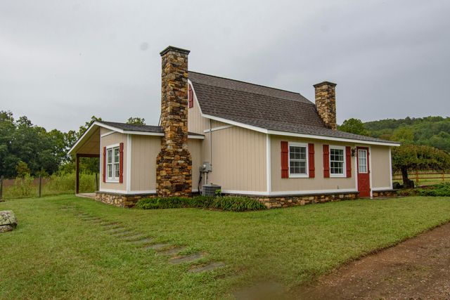 7083 Foxfire RD, Catawba, VA 24070