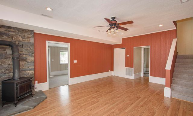 7083 Foxfire RD, Catawba, VA 24070