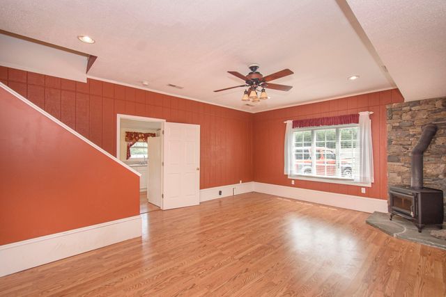 7083 Foxfire RD, Catawba, VA 24070