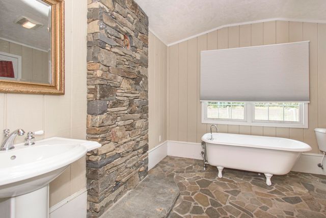 7083 Foxfire RD, Catawba, VA 24070