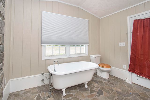 7083 Foxfire RD, Catawba, VA 24070