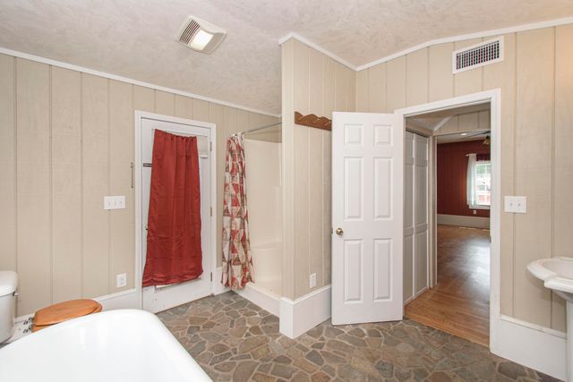 7083 Foxfire RD, Catawba, VA 24070