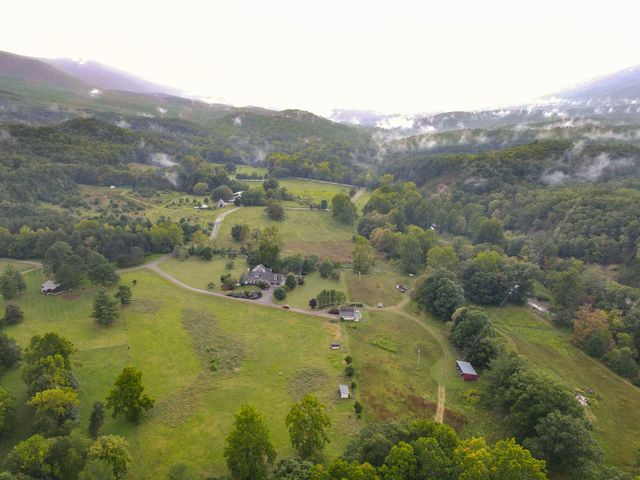 7083 Foxfire RD, Catawba, VA 24070