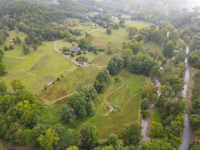 7083 Foxfire RD, Catawba, VA 24070