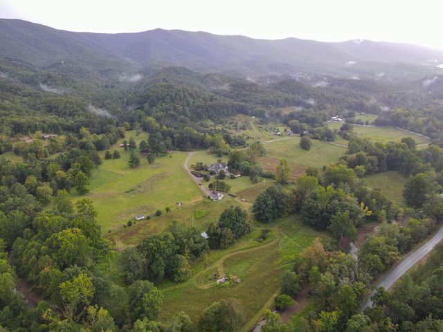 7083 Foxfire RD, Catawba, VA 24070