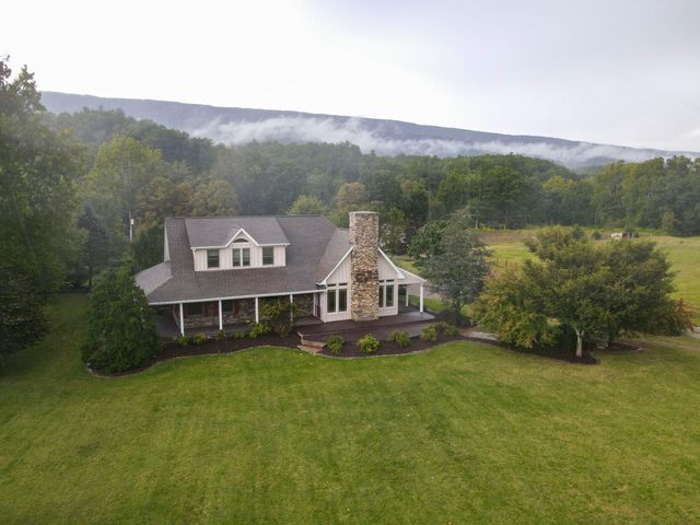 7083 Foxfire RD, Catawba, VA 24070