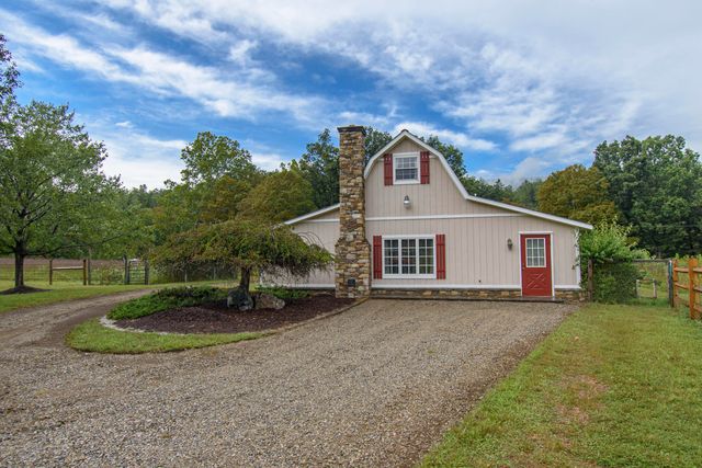 7083 Foxfire RD, Catawba, VA 24070