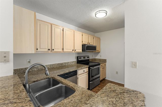 1949 SUMMER CLUB DRIVE 211, Oviedo, FL 32765