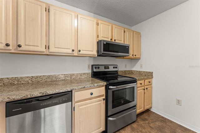 1949 SUMMER CLUB DRIVE 211, Oviedo, FL 32765