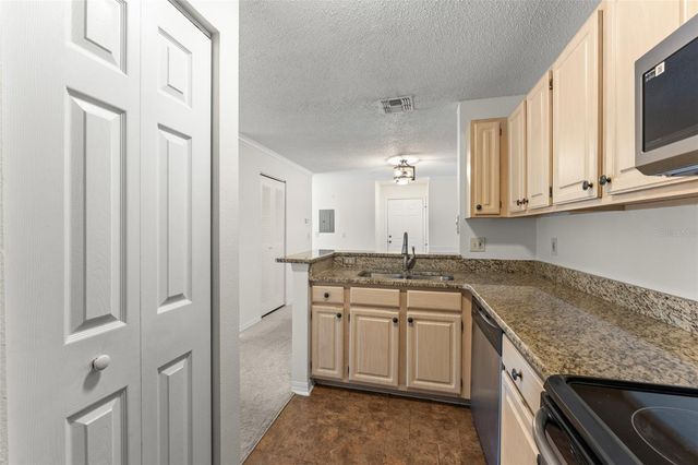 1949 SUMMER CLUB DRIVE 211, Oviedo, FL 32765