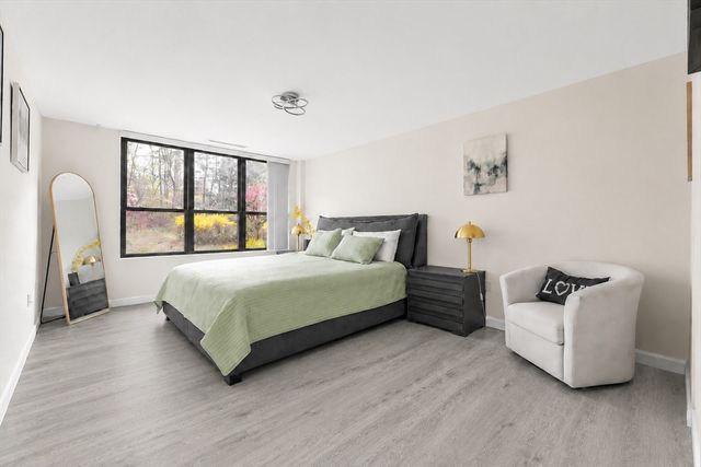 210 Nahanton St 102, Newton, MA 02459
