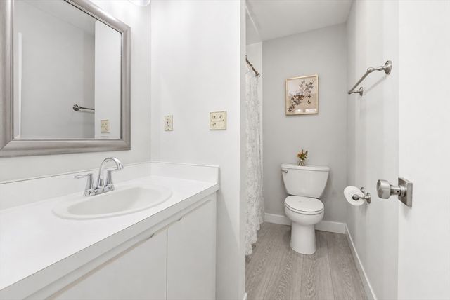 210 Nahanton St 102, Newton, MA 02459