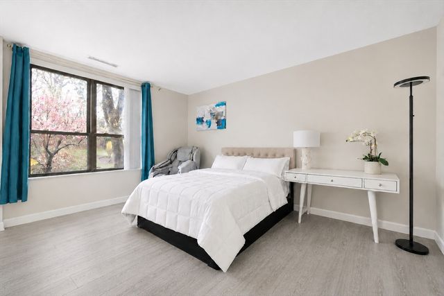 210 Nahanton St 102, Newton, MA 02459