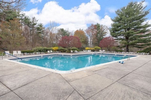 210 Nahanton St 102, Newton, MA 02459