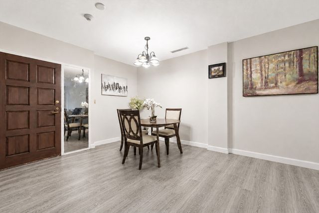 210 Nahanton St 102, Newton, MA 02459