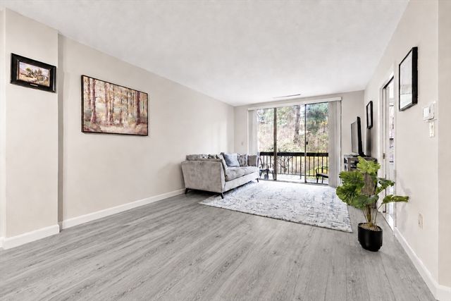 210 Nahanton St 102, Newton, MA 02459