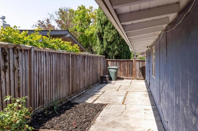 1138 Stoneylake Court, Sunnyvale, CA 94089