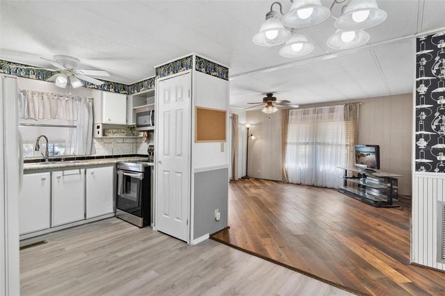 304 IVANHOE CIRCLE, Lady Lake, FL 32159