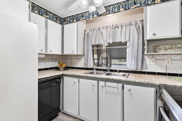 304 IVANHOE CIRCLE, Lady Lake, FL 32159