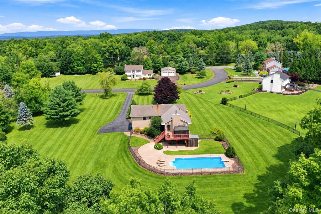 13 James Wilkinson Road, Rock Tavern, NY 12575 — exterior