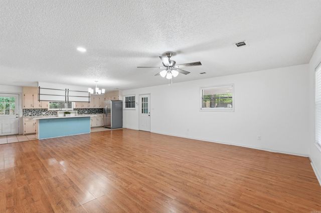 450 Plum Hollow Boulevard, Hot Springs, AR 71913