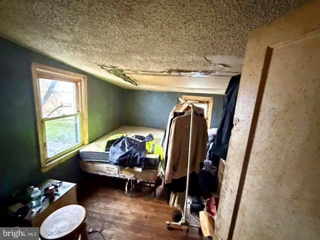 573 SHAWMONT AVE, Philadelphia, PA 19128