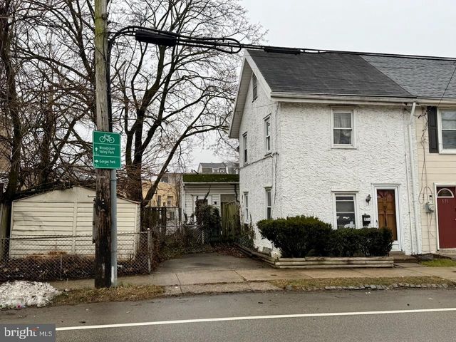 573 SHAWMONT AVE, Philadelphia, PA 19128