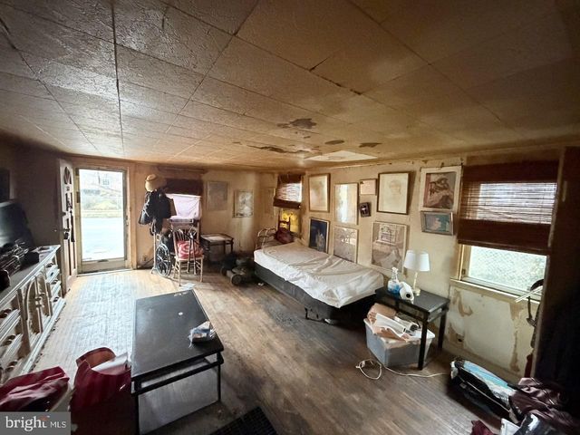 573 SHAWMONT AVE, Philadelphia, PA 19128