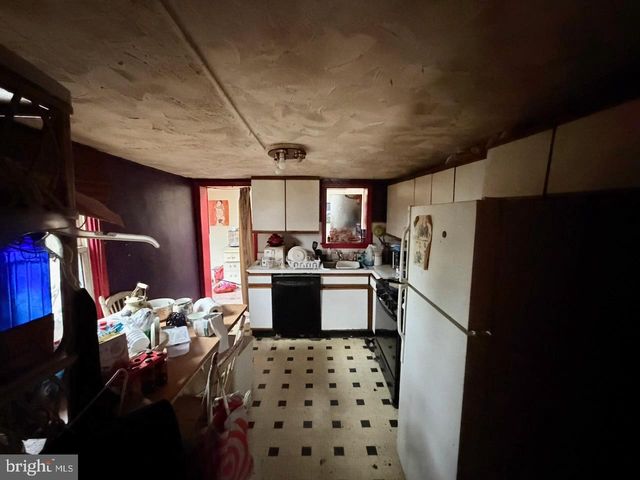 573 SHAWMONT AVE, Philadelphia, PA 19128