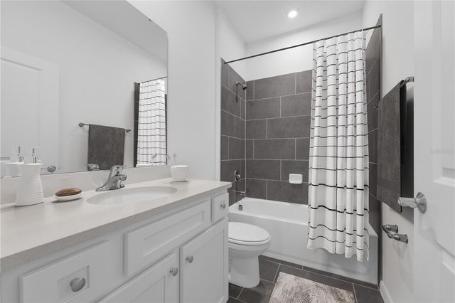 1104 CLAY BOULEVARD, Tavares, FL 32778