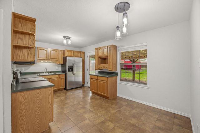 1414 W Torrey Street, Granbury, TX 76048