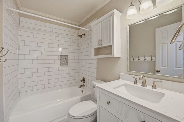 1414 W Torrey Street, Granbury, TX 76048