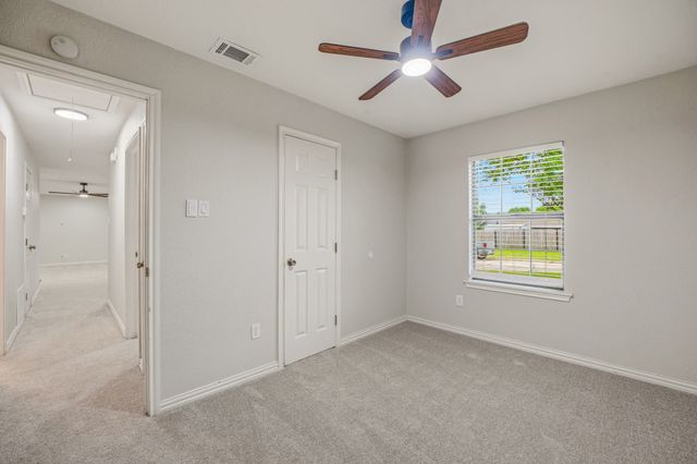 1414 W Torrey Street, Granbury, TX 76048
