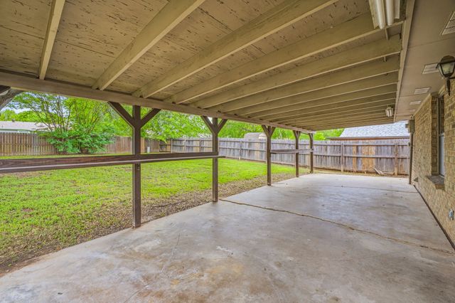 1414 W Torrey Street, Granbury, TX 76048