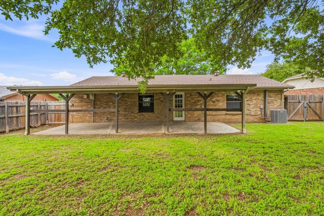 1414 W Torrey Street, Granbury, TX 76048